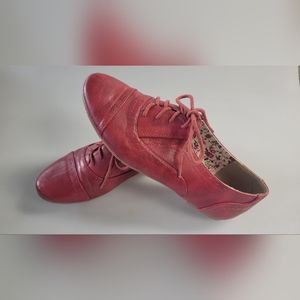 Nature Breeze Red Oxford Size 8.5